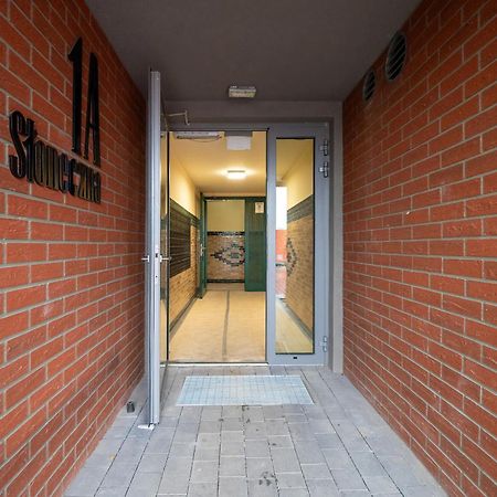 Exceptional Apartment With Parking By Noclegi Renters Katowice Exteriör bild