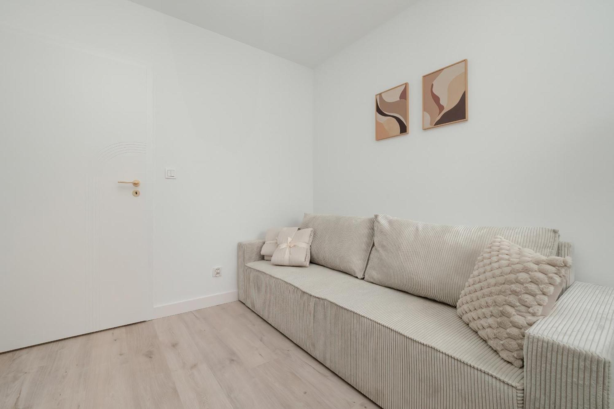 Exceptional Apartment With Parking By Noclegi Renters Katowice Exteriör bild