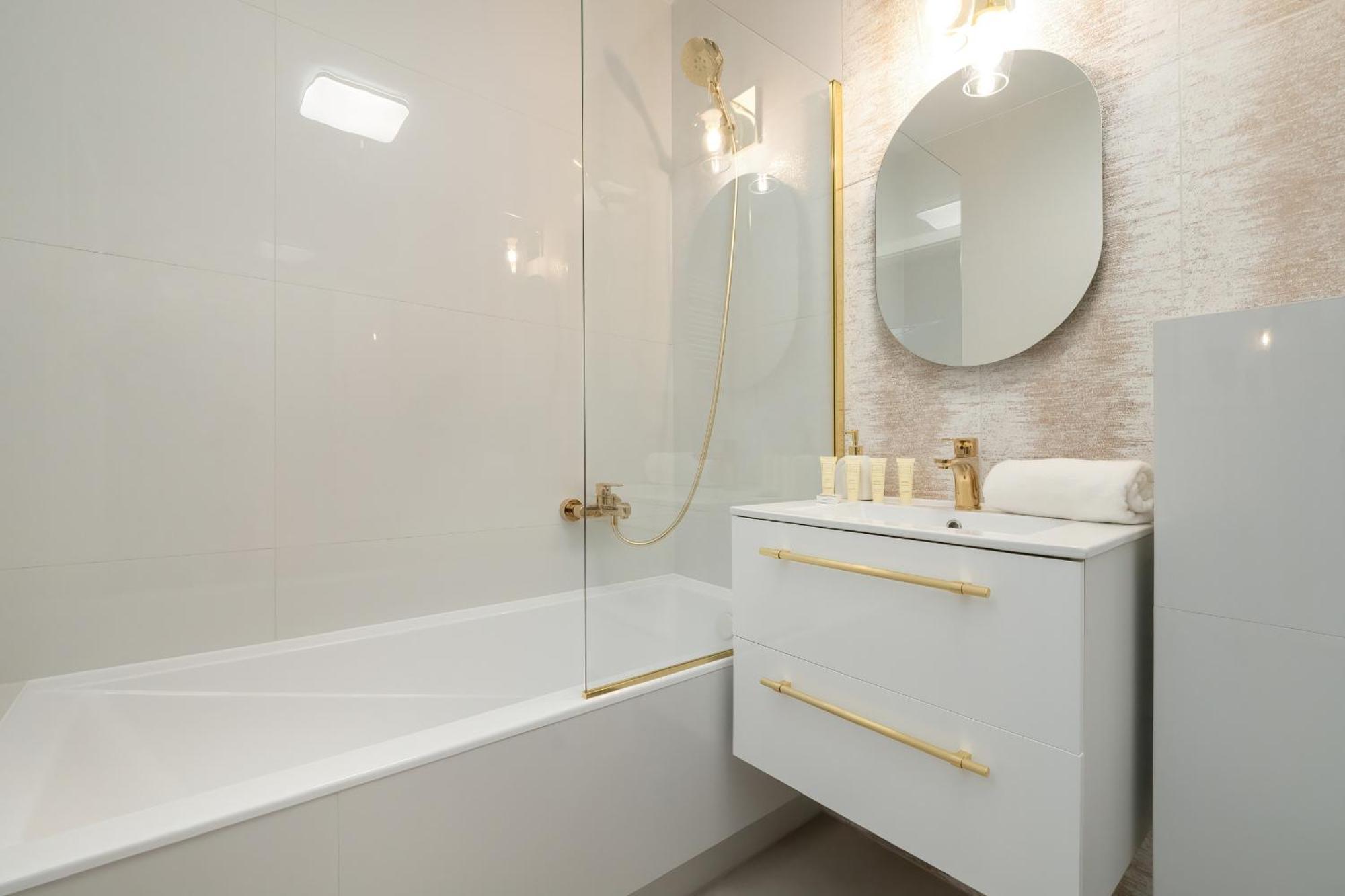 Exceptional Apartment With Parking By Noclegi Renters Katowice Exteriör bild