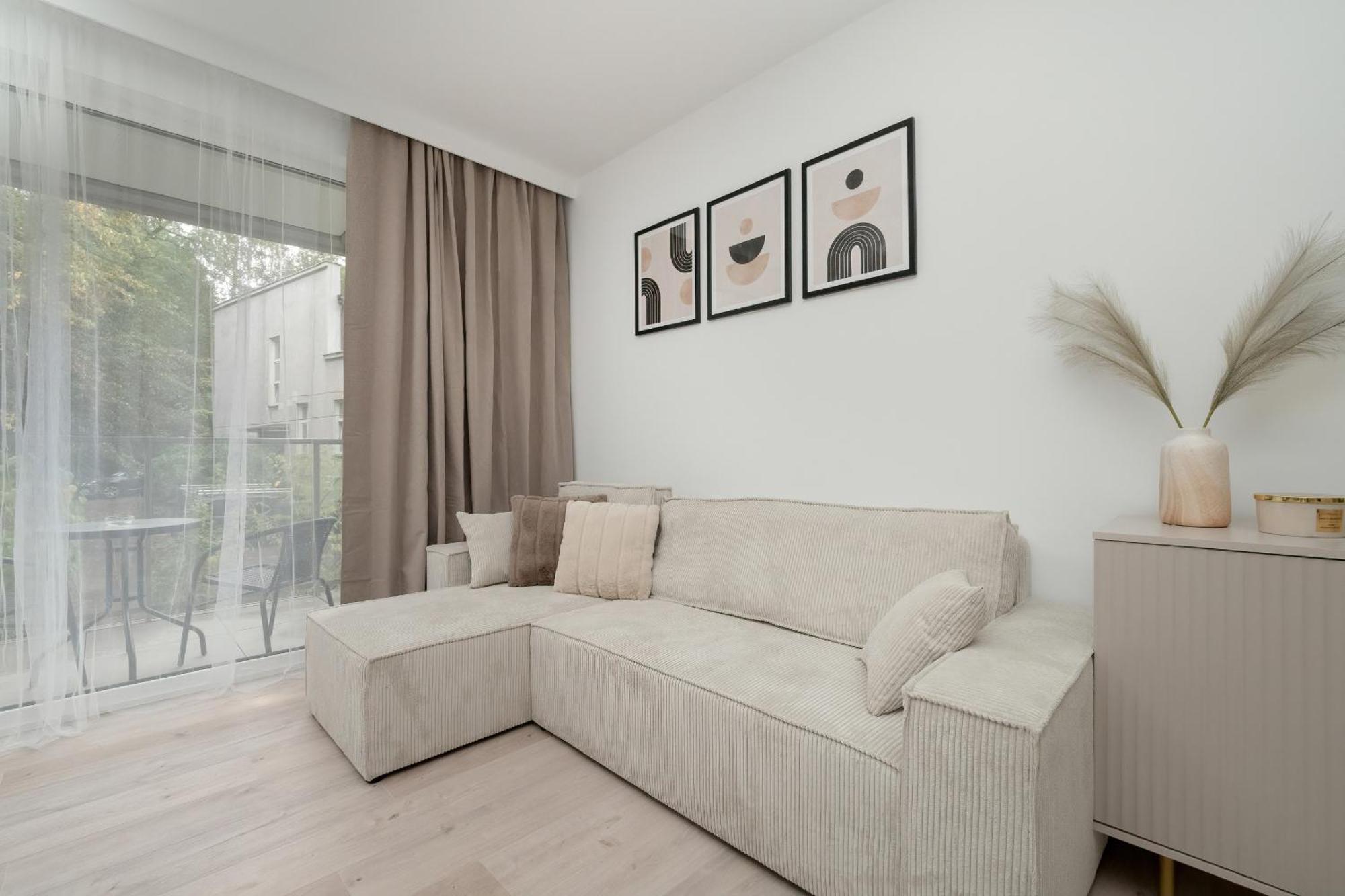 Exceptional Apartment With Parking By Noclegi Renters Katowice Exteriör bild
